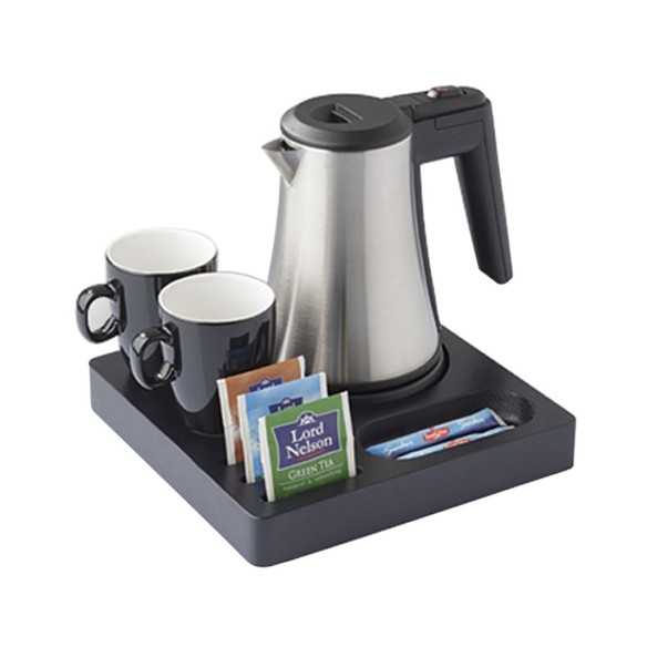 Bandeja de madera con acabado negro y hervidor.