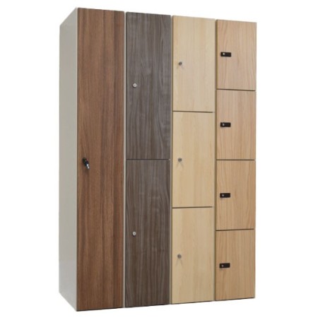 Taquilla de cuerpo metálico con acabado de madera.