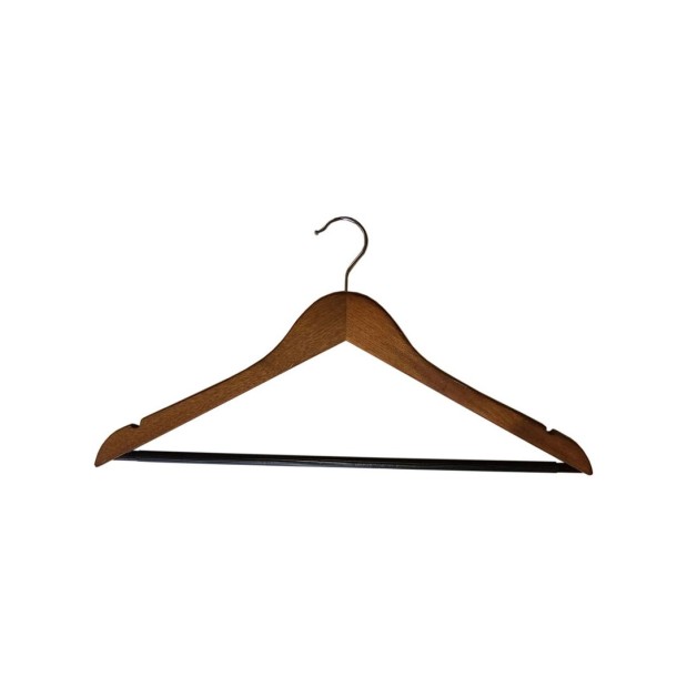 Percha plana con muescas y barra. Acabado madera nogal.