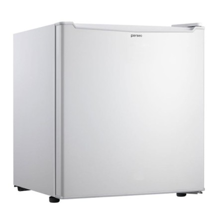 Minibar blanco con congelador con capacidad de 45L.